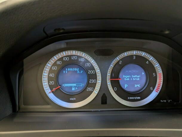 volvo-v60-diesel-2011-big-4