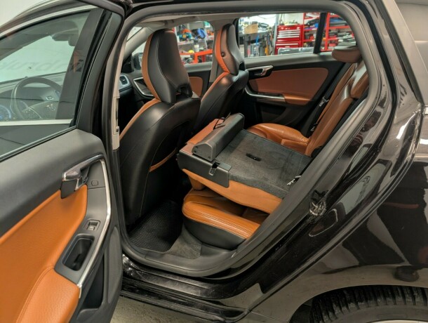 volvo-v60-diesel-2011-big-10