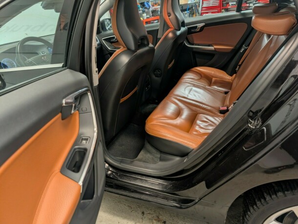 volvo-v60-diesel-2011-big-9
