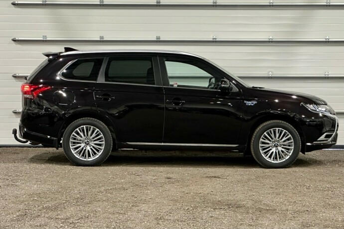mitsubishi-outlander-elektrisitetbensin-2020-big-1