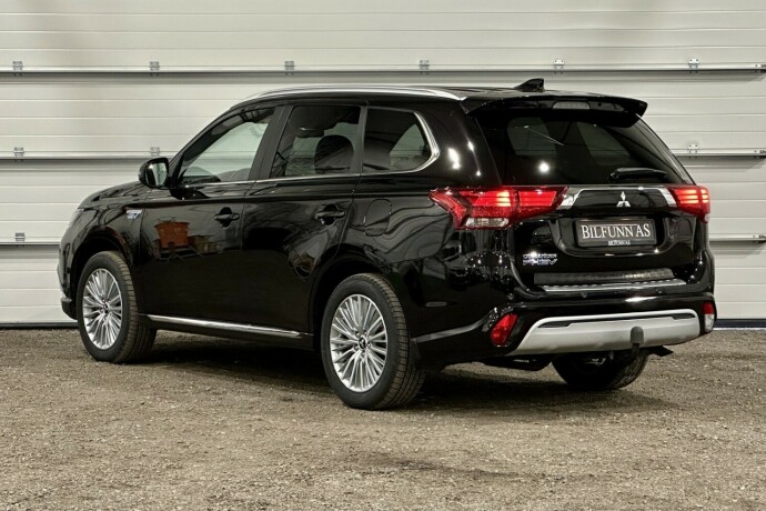 mitsubishi-outlander-elektrisitetbensin-2020-big-3