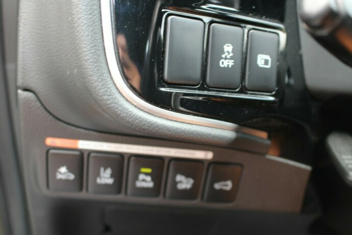 mitsubishi-outlander-elektrisitetbensin-2019-big-16