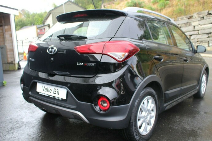 hyundai-i20-bensin-2017-big-3