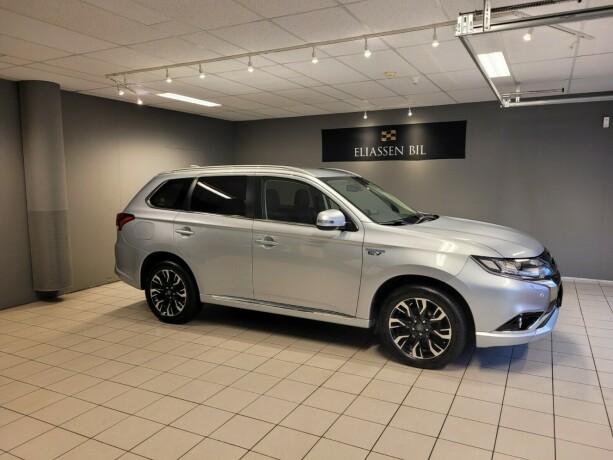 mitsubishi-outlander-elektrisitetbensin-2017-big-2
