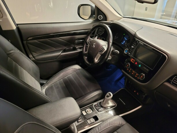 mitsubishi-outlander-elektrisitetbensin-2017-big-15