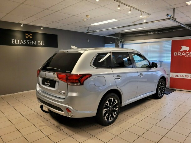 mitsubishi-outlander-elektrisitetbensin-2017-big-4