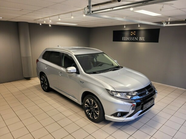 mitsubishi-outlander-elektrisitetbensin-2017-big-1