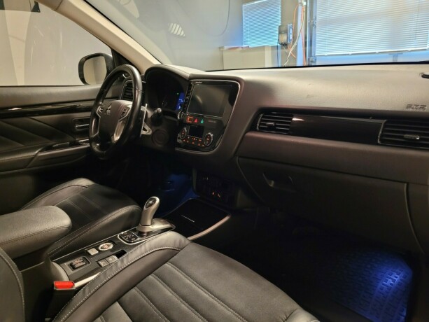 mitsubishi-outlander-elektrisitetbensin-2017-big-14