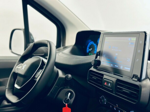 peugeot-partner-elektrisitet-2024-big-13