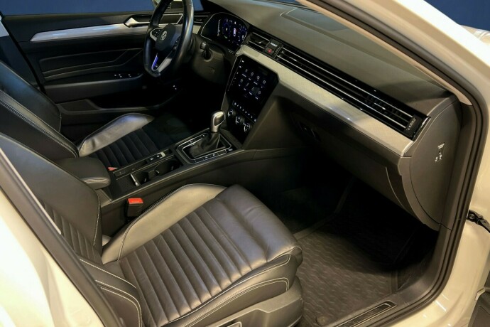 volkswagen-passat-elektrisitetbensin-2020-big-10