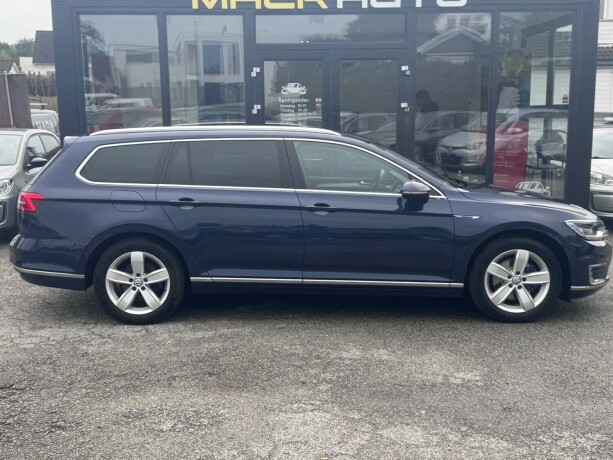 volkswagen-passat-elektrisitetbensin-2016-big-3