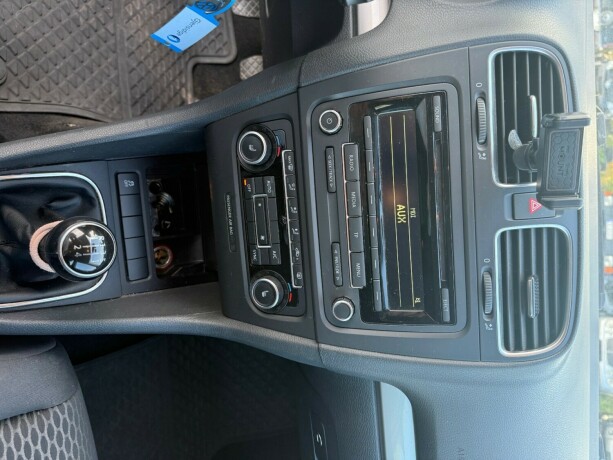 volkswagen-golf-bensin-2013-big-21