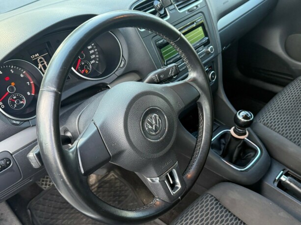 volkswagen-golf-bensin-2013-big-17