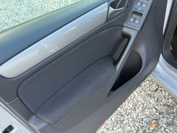 volkswagen-golf-bensin-2013-big-13
