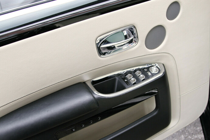 rolls-royce-ghost-bensin-2012-big-30