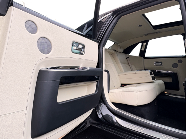 rolls-royce-ghost-bensin-2012-big-3