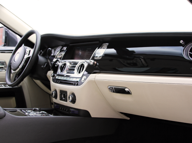 rolls-royce-ghost-bensin-2012-big-14