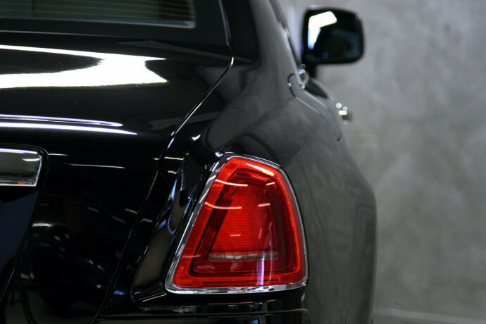 rolls-royce-ghost-bensin-2012-big-38