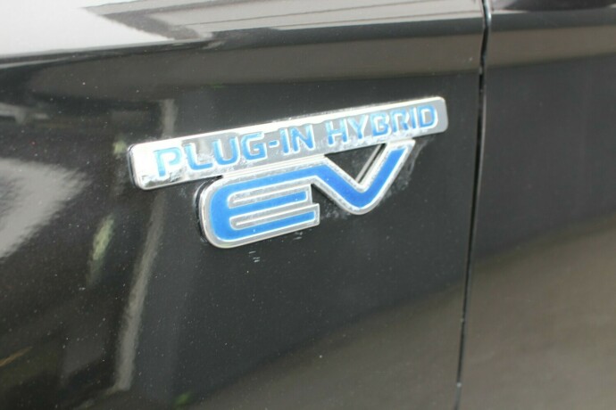 mitsubishi-outlander-elektrisitetbensin-2016-big-2
