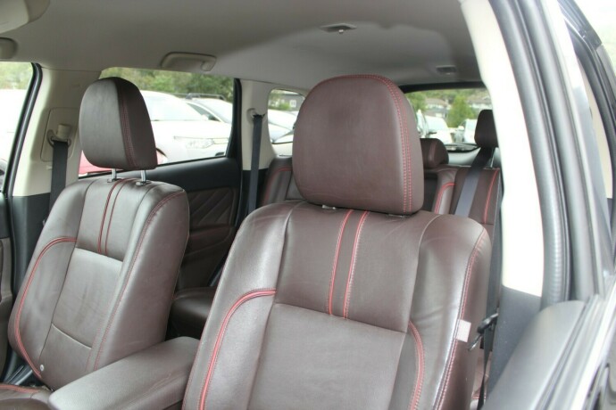 mitsubishi-outlander-elektrisitetbensin-2016-big-8