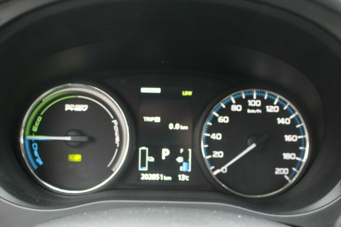 mitsubishi-outlander-elektrisitetbensin-2016-big-12