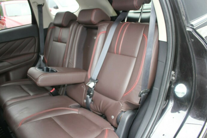 mitsubishi-outlander-elektrisitetbensin-2016-big-7