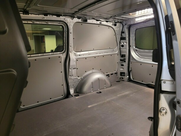 mercedes-benz-vito-diesel-2020-big-24