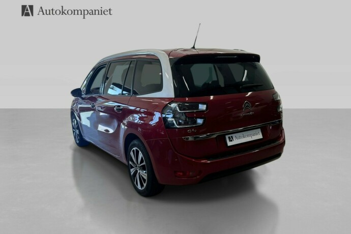citroen-c4-picasso-bensin-2017-big-3