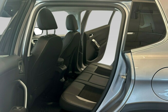peugeot-2008-bensin-2017-big-14