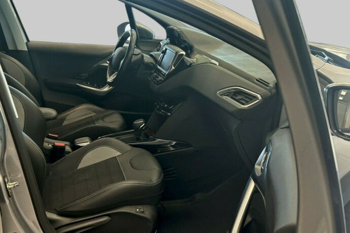 peugeot-2008-bensin-2017-big-9