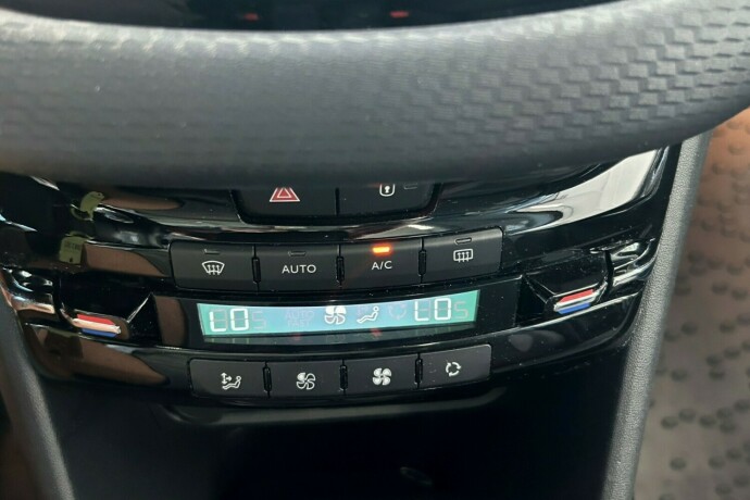 peugeot-2008-bensin-2017-big-12