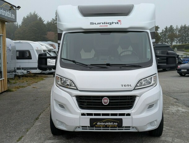 sunlight-t69-queensbed-senkeseng-meget-god-nyttelast-truma-6eh-stort-kj248leskap-fukt-gasstest-diesel-2016-big-2