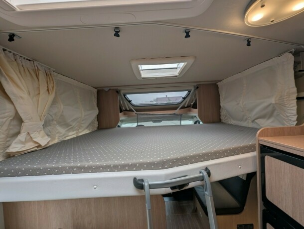 sunlight-t69-queensbed-senkeseng-meget-god-nyttelast-truma-6eh-stort-kj248leskap-fukt-gasstest-diesel-2016-big-35