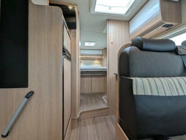 sunlight-t69-queensbed-senkeseng-meget-god-nyttelast-truma-6eh-stort-kj248leskap-fukt-gasstest-diesel-2016-big-48