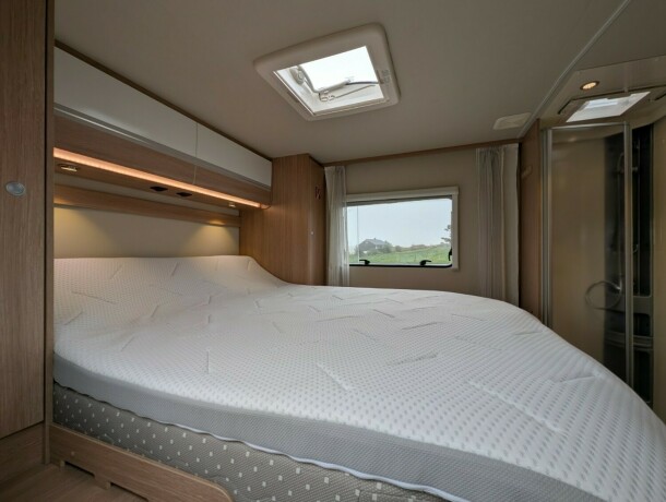 sunlight-t69-queensbed-senkeseng-meget-god-nyttelast-truma-6eh-stort-kj248leskap-fukt-gasstest-diesel-2016-big-53