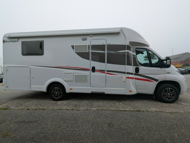 sunlight-t69-queensbed-senkeseng-meget-god-nyttelast-truma-6eh-stort-kj248leskap-fukt-gasstest-diesel-2016-big-4