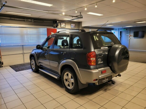 toyota-rav4-bensin-2005-big-5