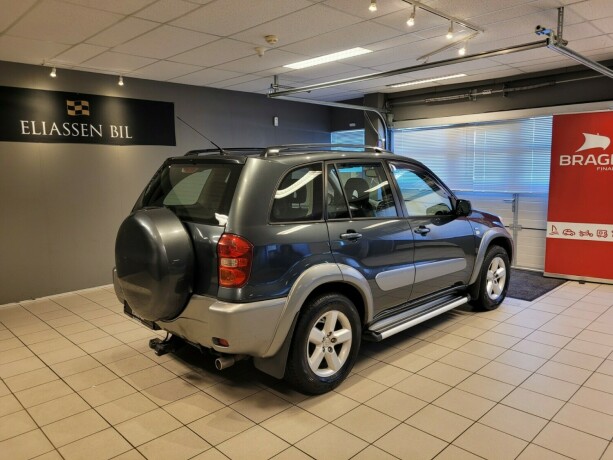toyota-rav4-bensin-2005-big-3
