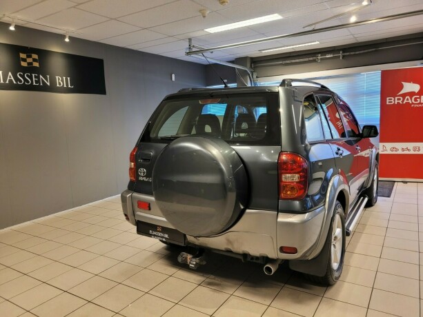 toyota-rav4-bensin-2005-big-4