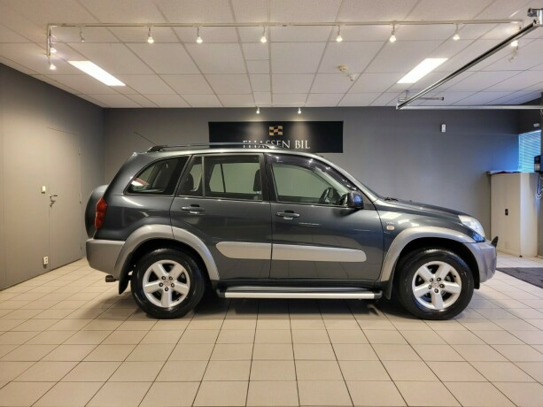 toyota-rav4-bensin-2005-big-2