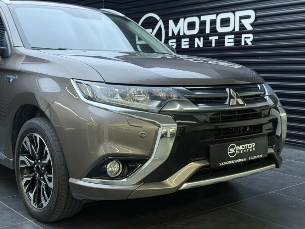 mitsubishi-outlander-elektrisitetbensin-2016-big-3