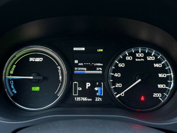 mitsubishi-outlander-elektrisitetbensin-2016-big-17