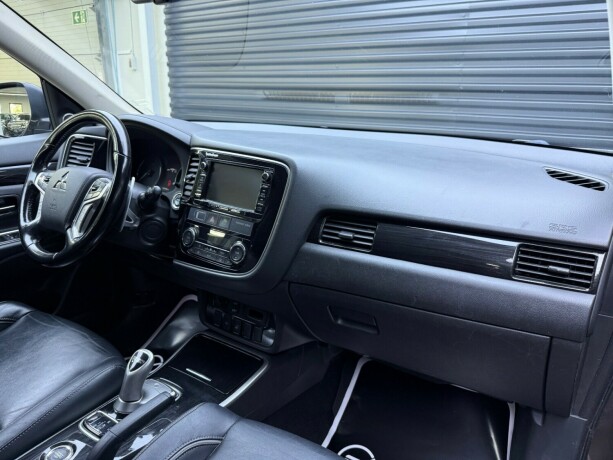 mitsubishi-outlander-elektrisitetbensin-2016-big-12