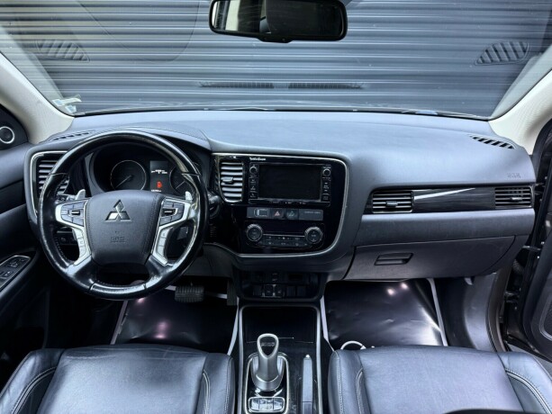 mitsubishi-outlander-elektrisitetbensin-2016-big-10