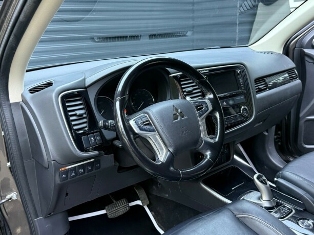 mitsubishi-outlander-elektrisitetbensin-2016-big-11