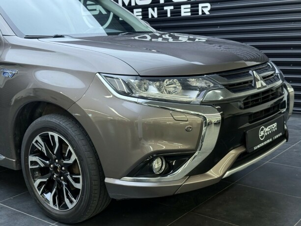 mitsubishi-outlander-elektrisitetbensin-2016-big-4