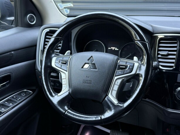 mitsubishi-outlander-elektrisitetbensin-2016-big-13