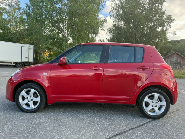 suzuki-swift-bensin-2008-big-1