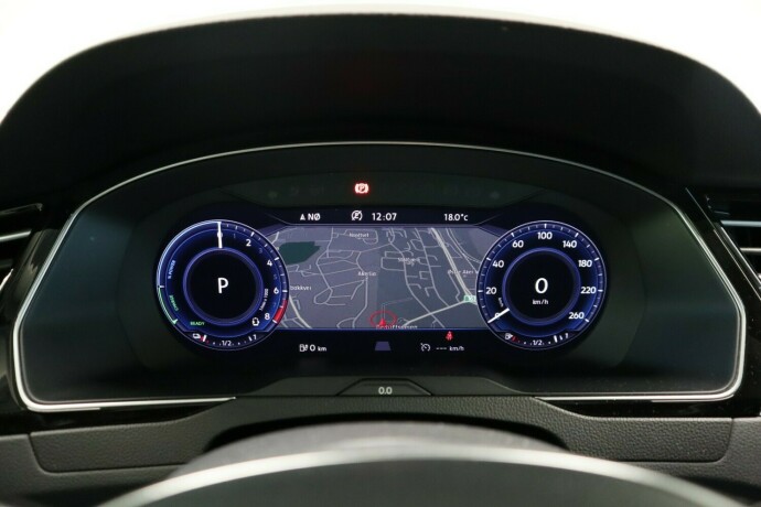 volkswagen-passat-elektrisitetbensin-2017-big-29