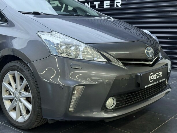 toyota-prius-seven-elektrisitetbensin-2015-big-3